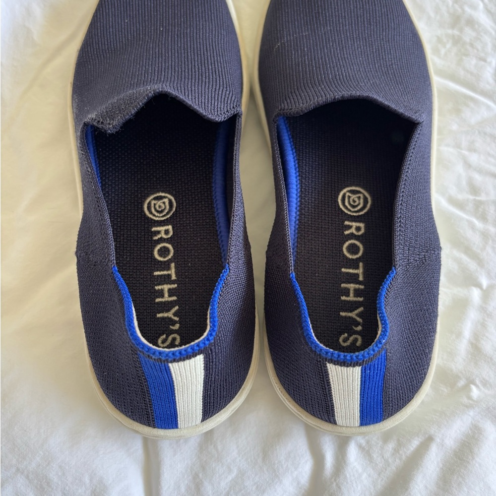 Rothy's Women’s Size 7 Navy Blue and White Sneakers.